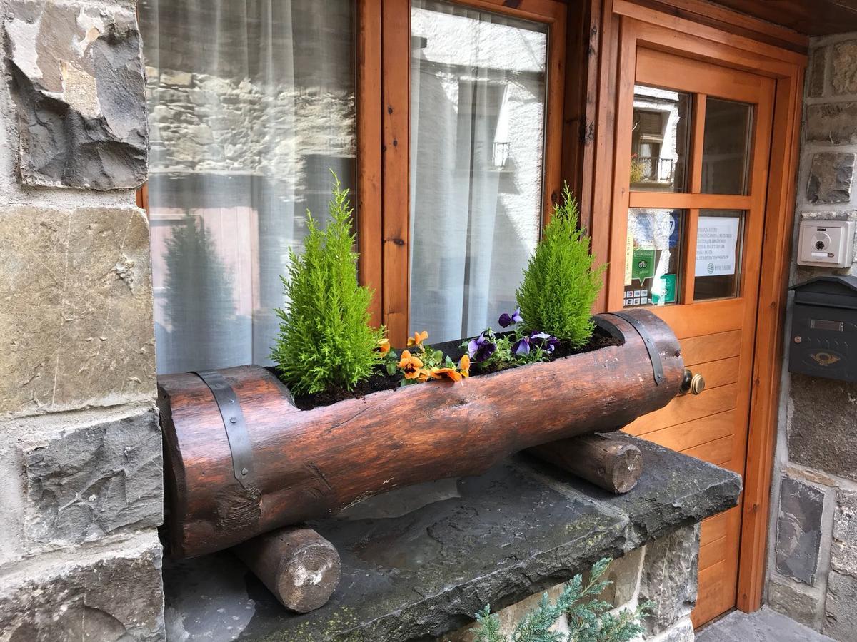 Hostal Ezkaurre Isaba Εξωτερικό φωτογραφία